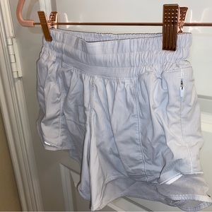 -White Lululemon Hottyhots Size 0, 4 inch